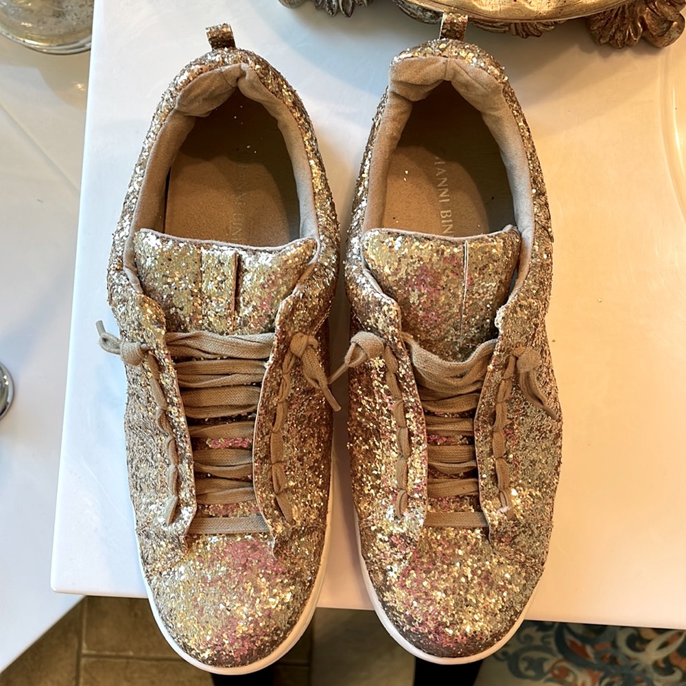 Barely worn size 10 gold glitter Gainni Bini shoes